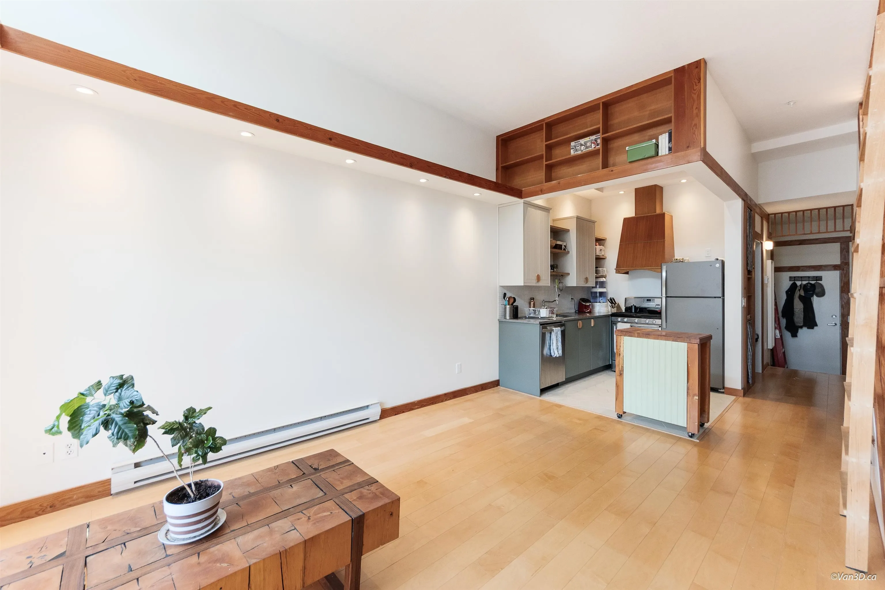 307 980 W 22nd Avenue