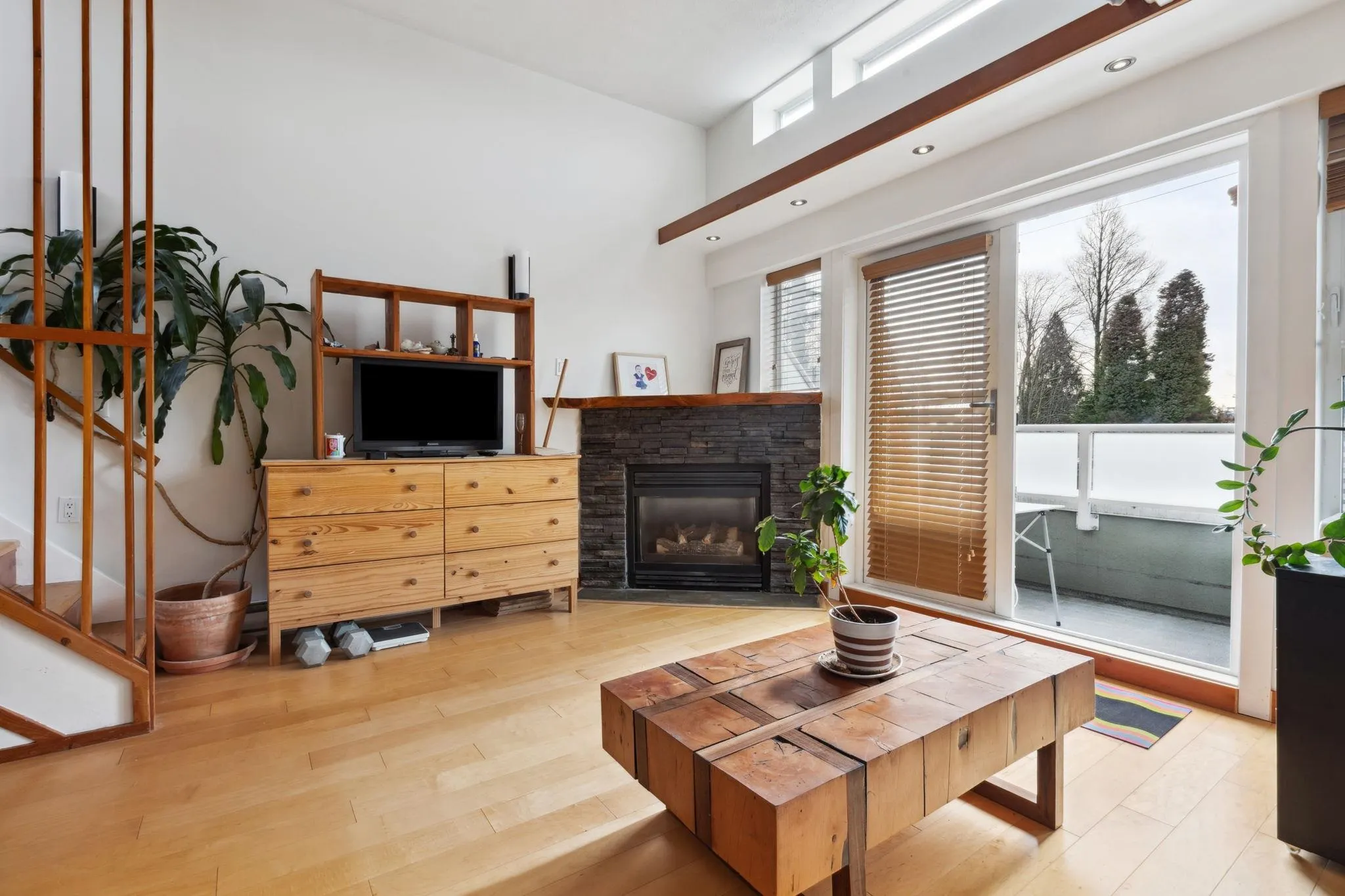 307 980 W 22nd Avenue