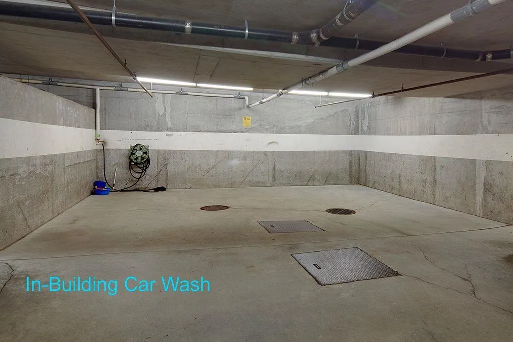 1403 7178 Collier Street