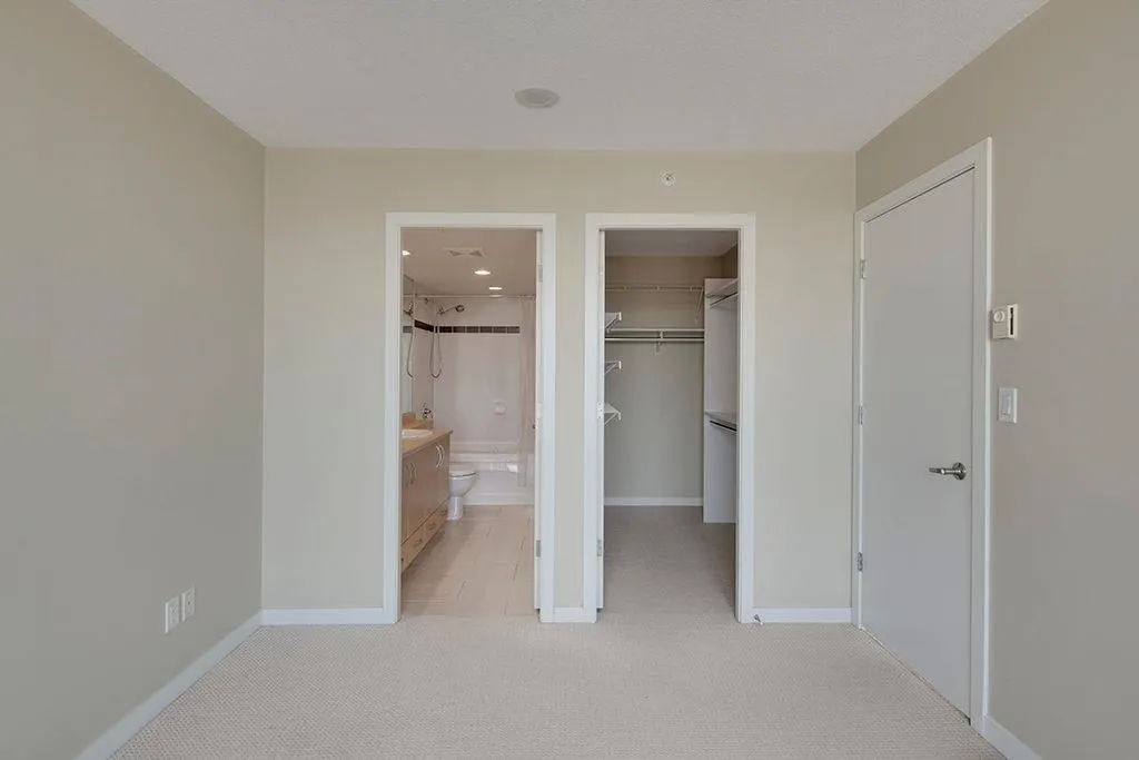 1403 7178 Collier Street