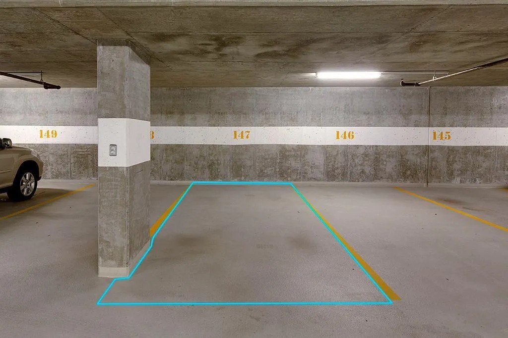 1403 7178 Collier Street