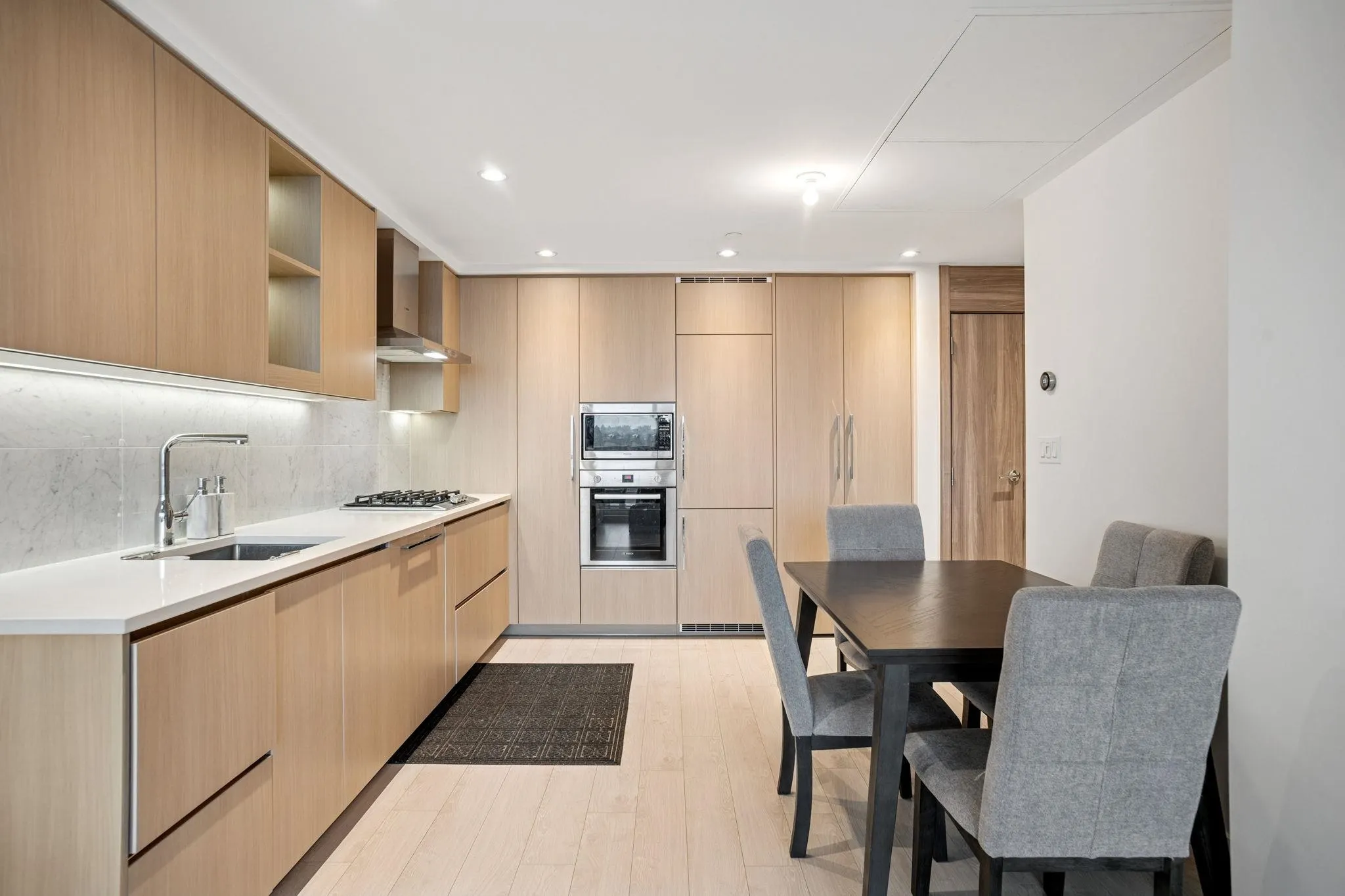 1506 4730 Lougheed Highway