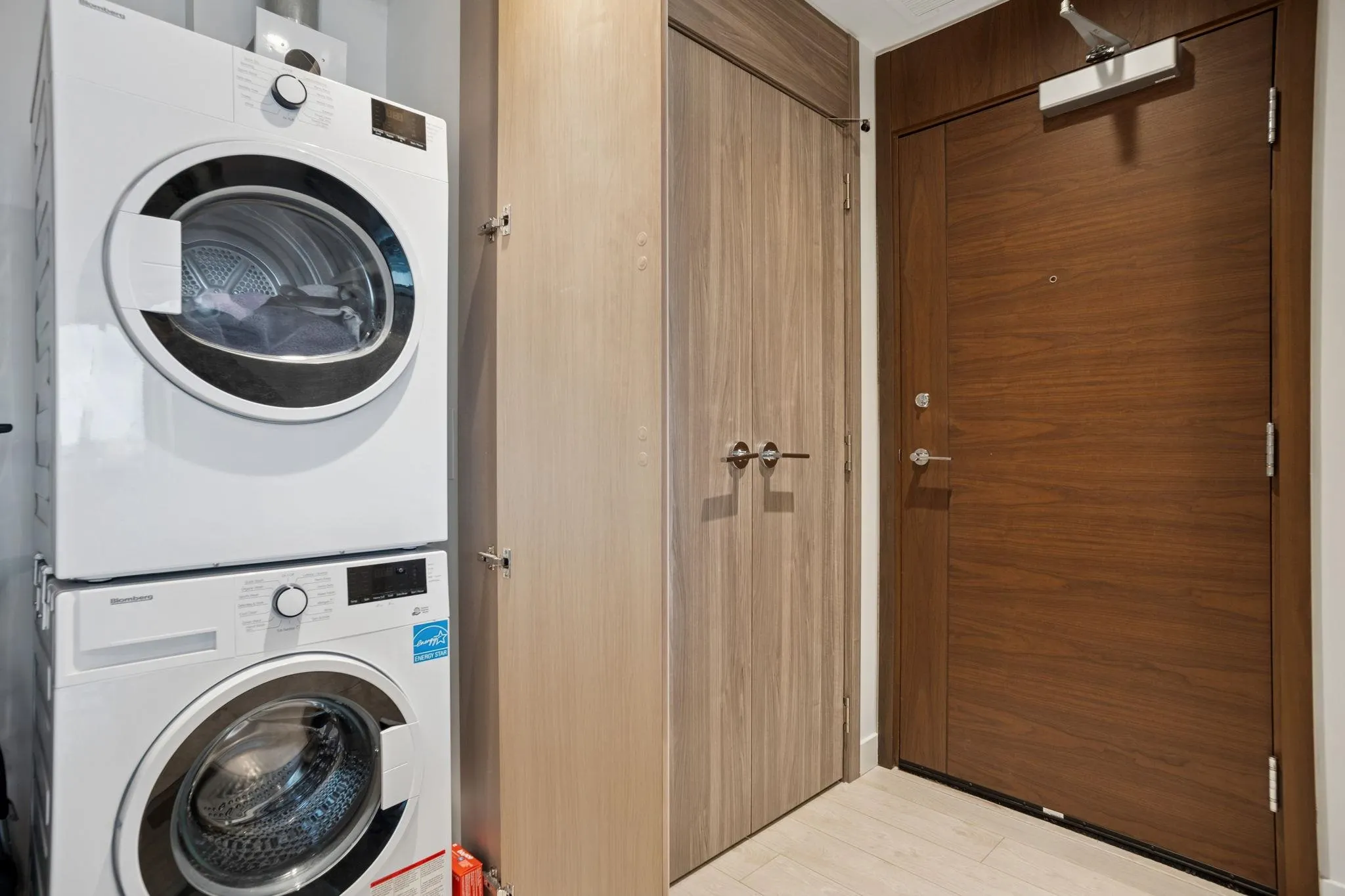 1506 4730 Lougheed Highway