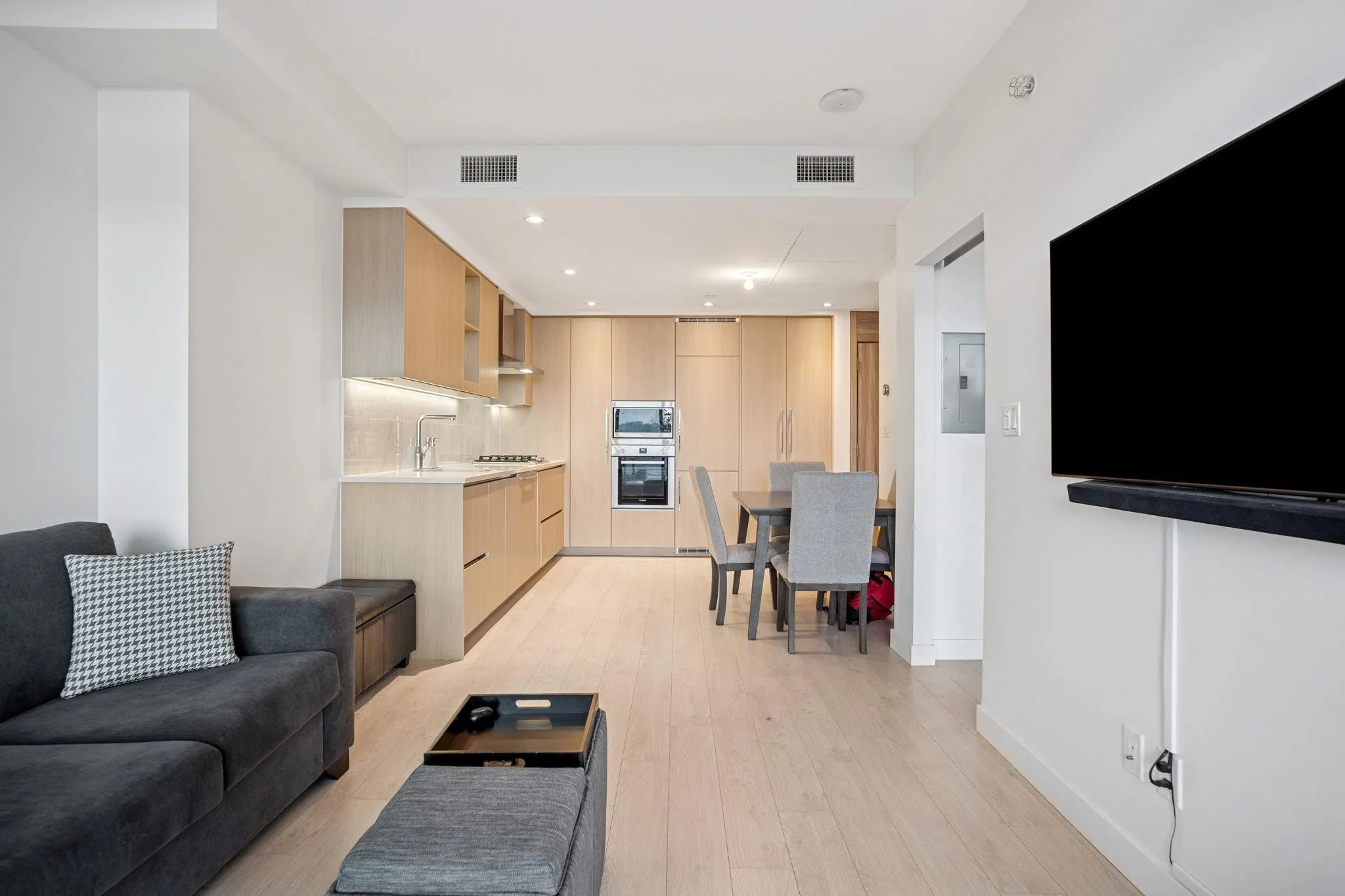 1506 4730 Lougheed Highway