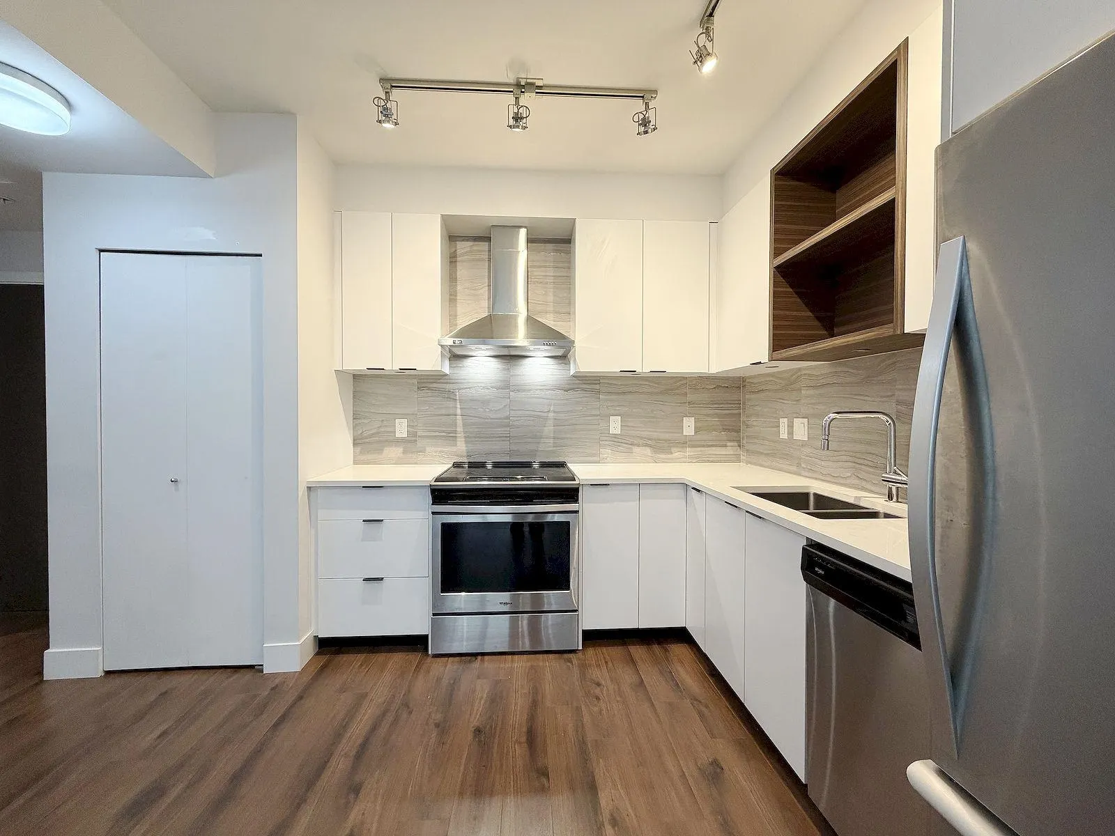 242 5355 Lane Street