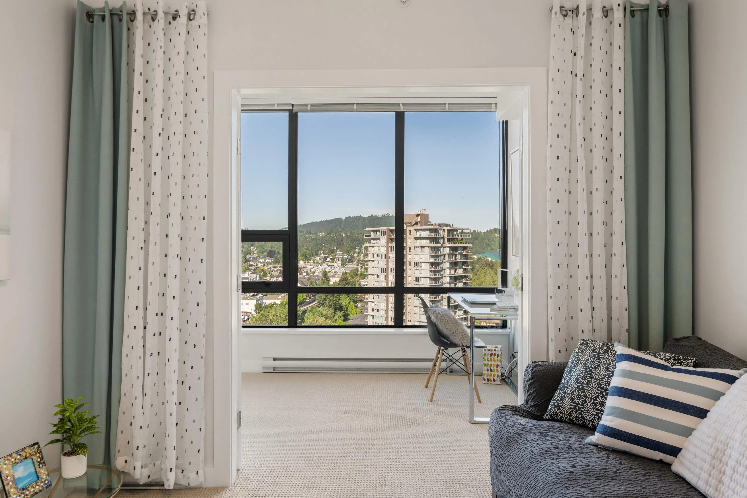 2202 301 Capilano Road