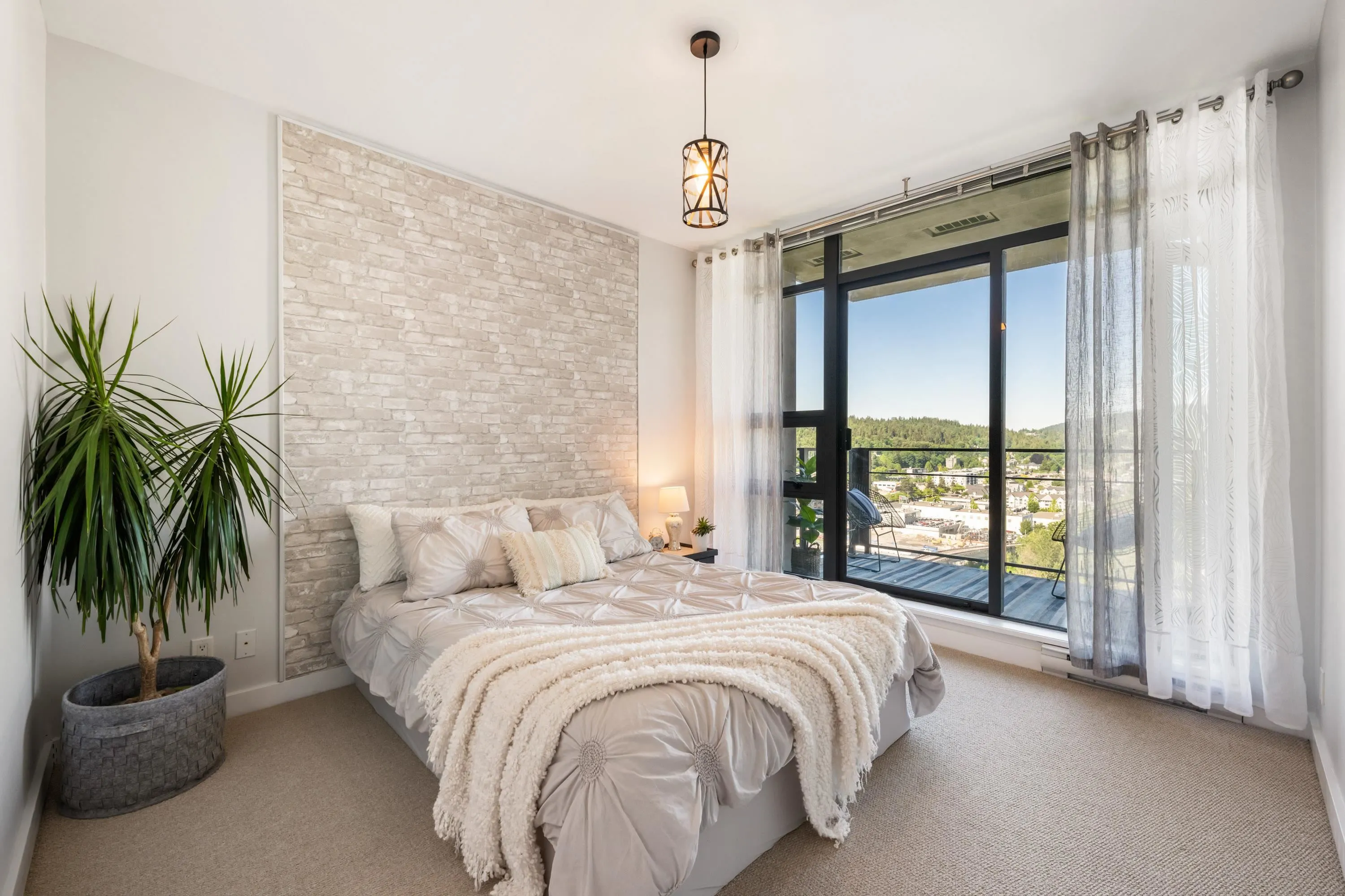 2202 301 Capilano Road