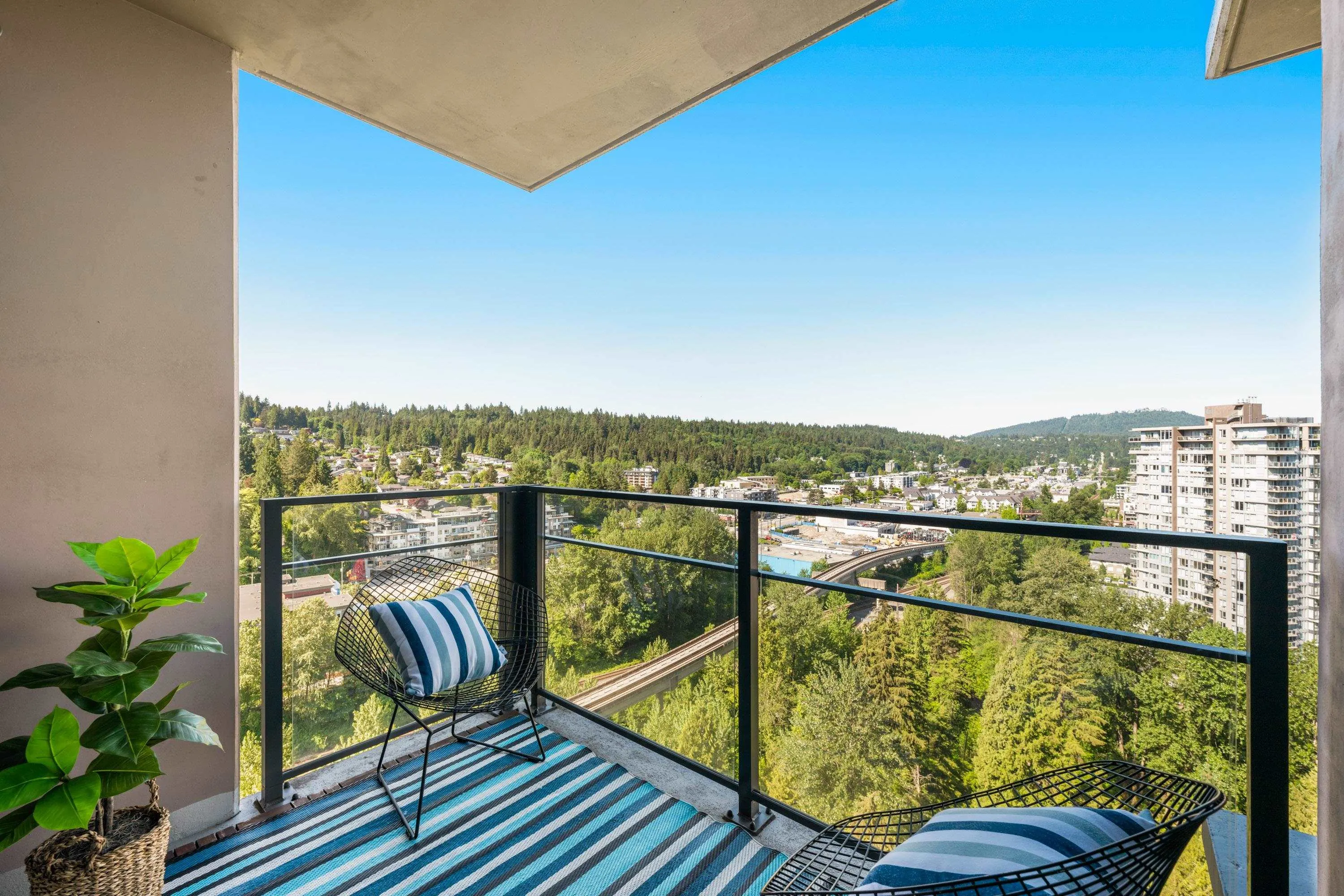 2202 301 Capilano Road