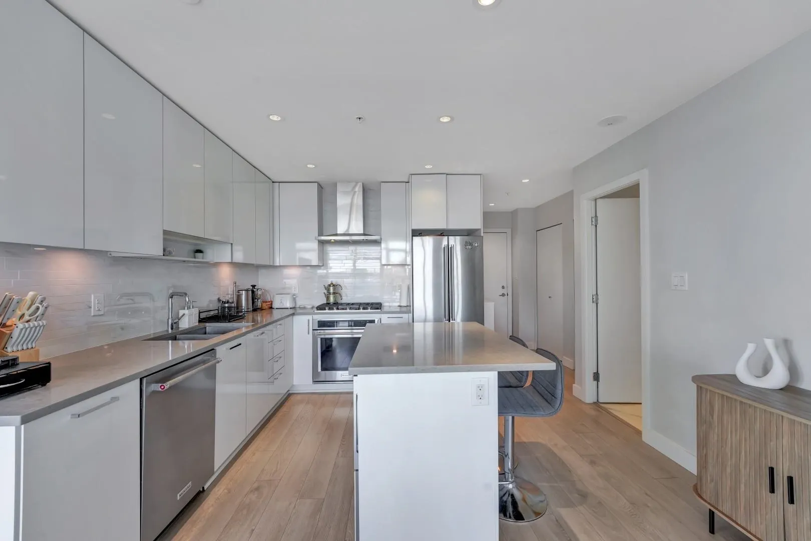 3102 1788 Gilmore Avenue