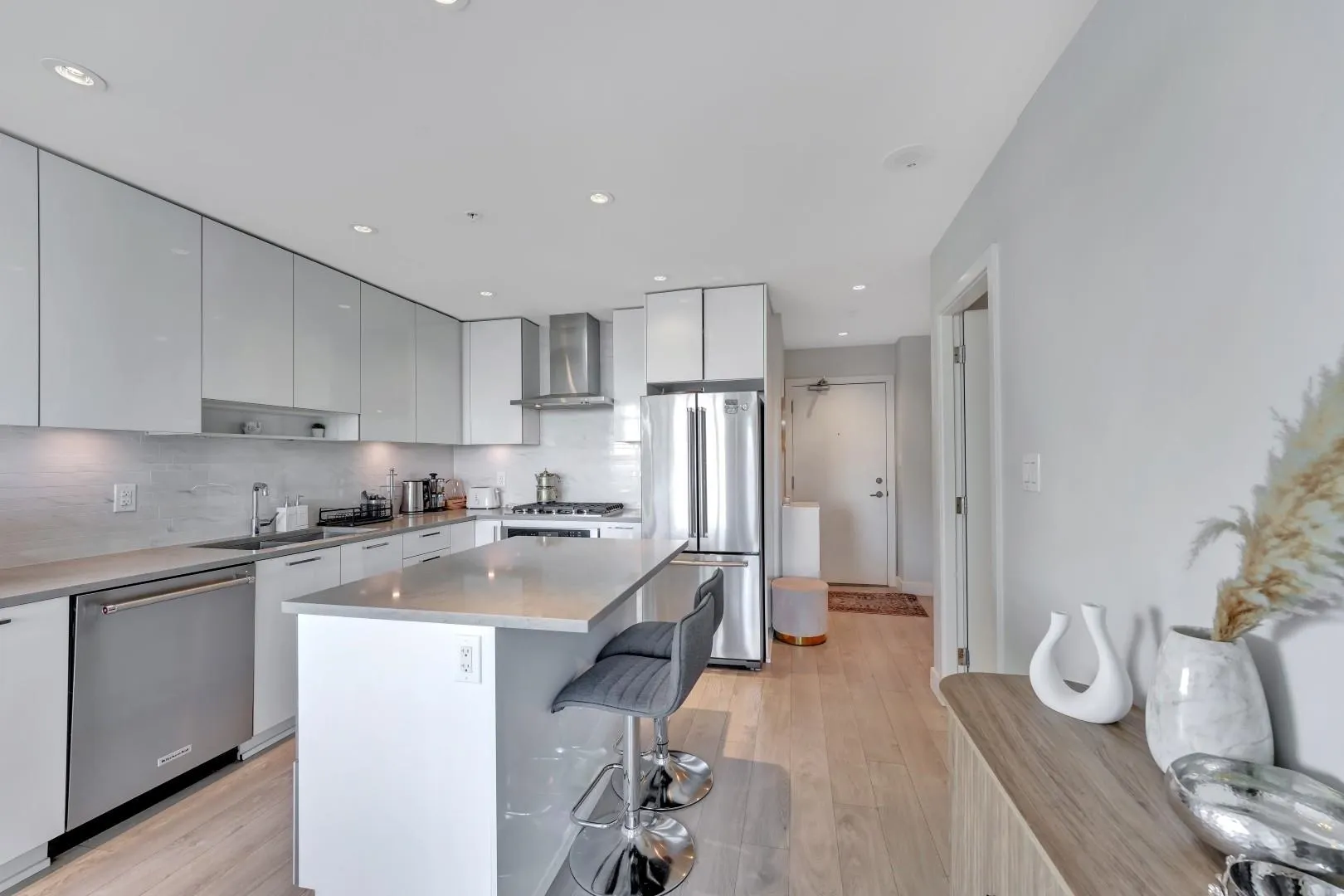 3102 1788 Gilmore Avenue