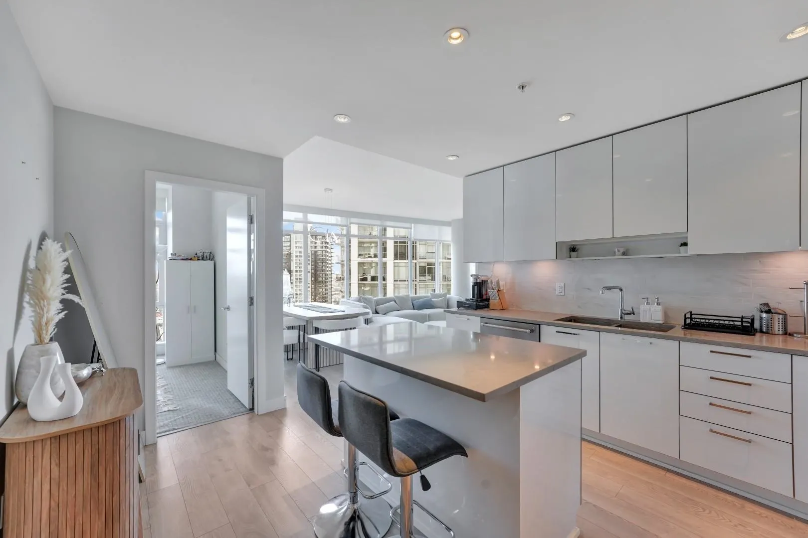 3102 1788 Gilmore Avenue