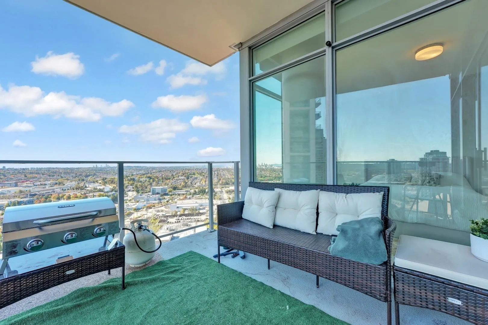 3102 1788 Gilmore Avenue