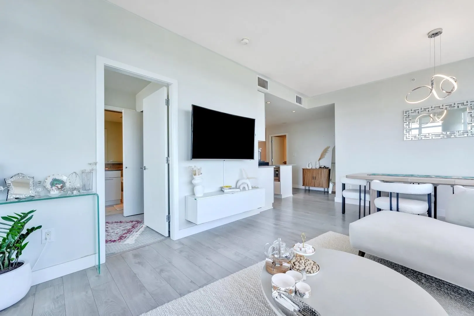 3102 1788 Gilmore Avenue