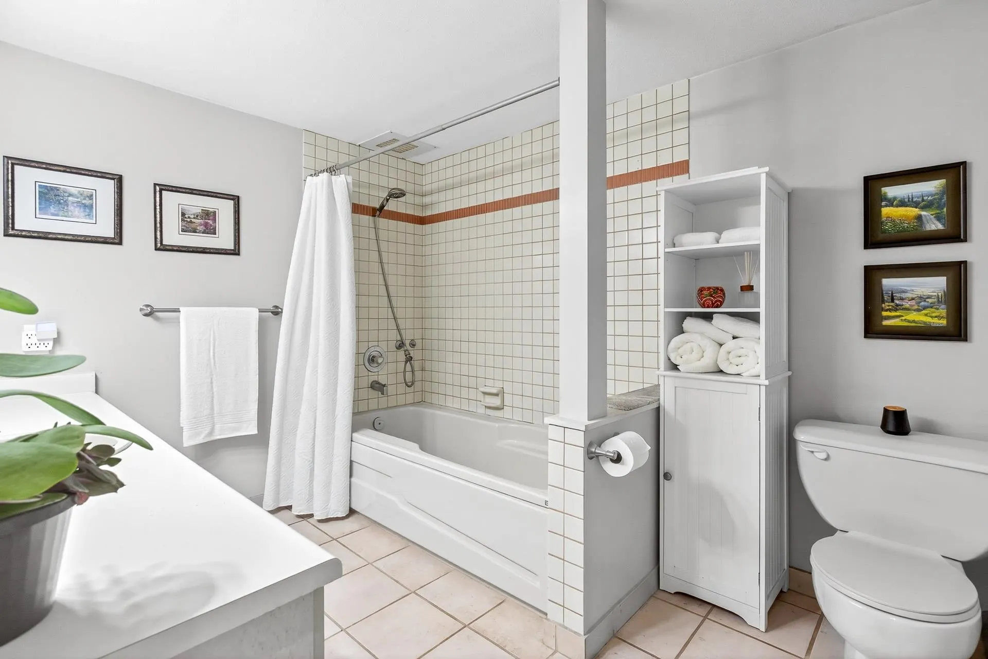 305 2733 Atlin Place