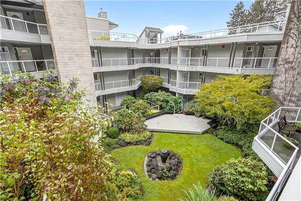 305 2733 Atlin Place