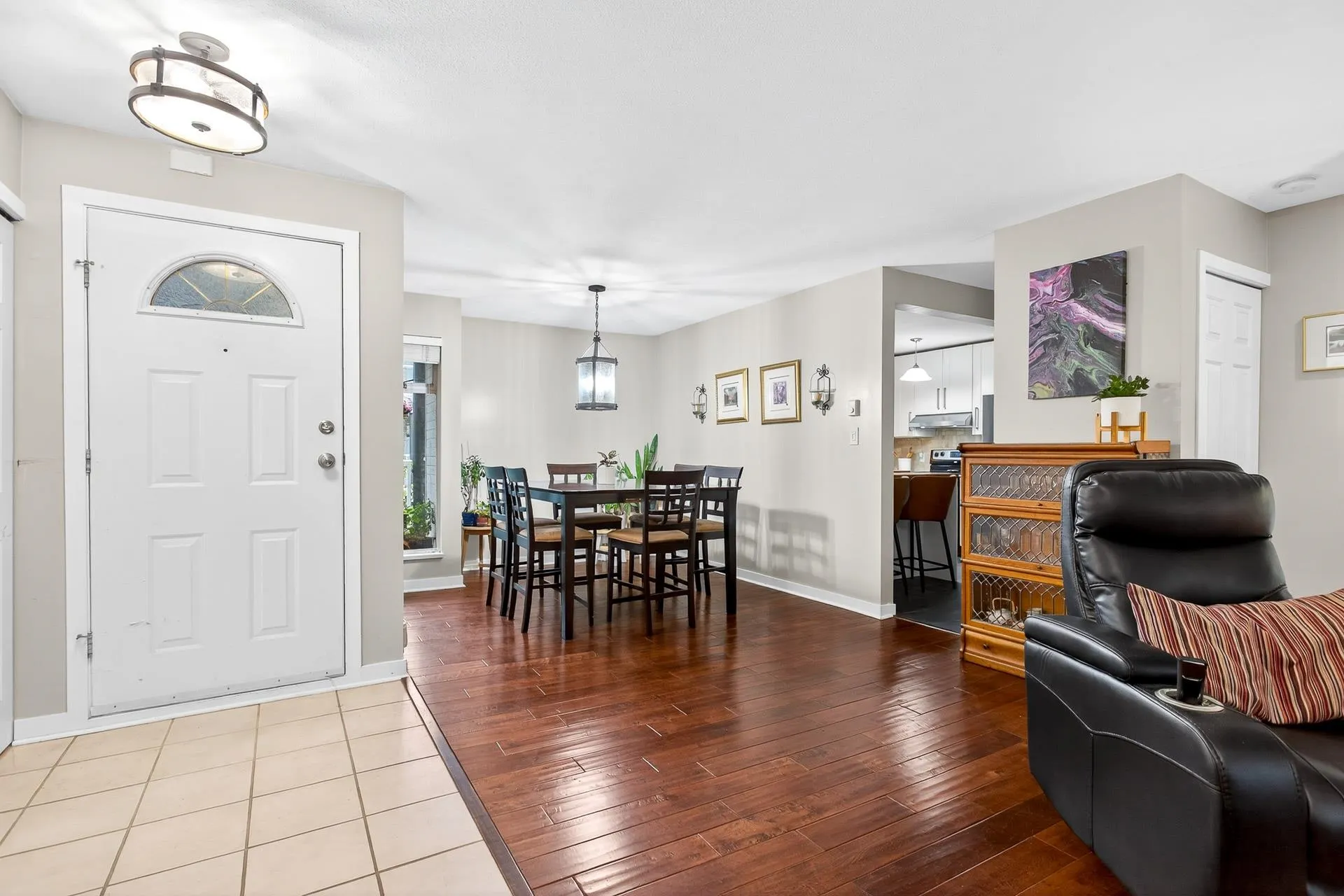 305 2733 Atlin Place