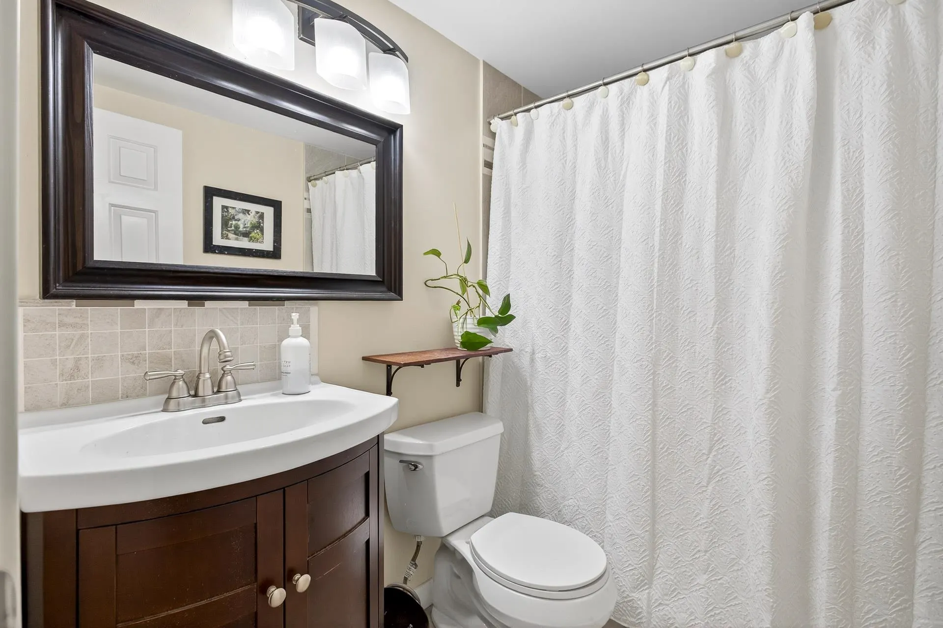 305 2733 Atlin Place