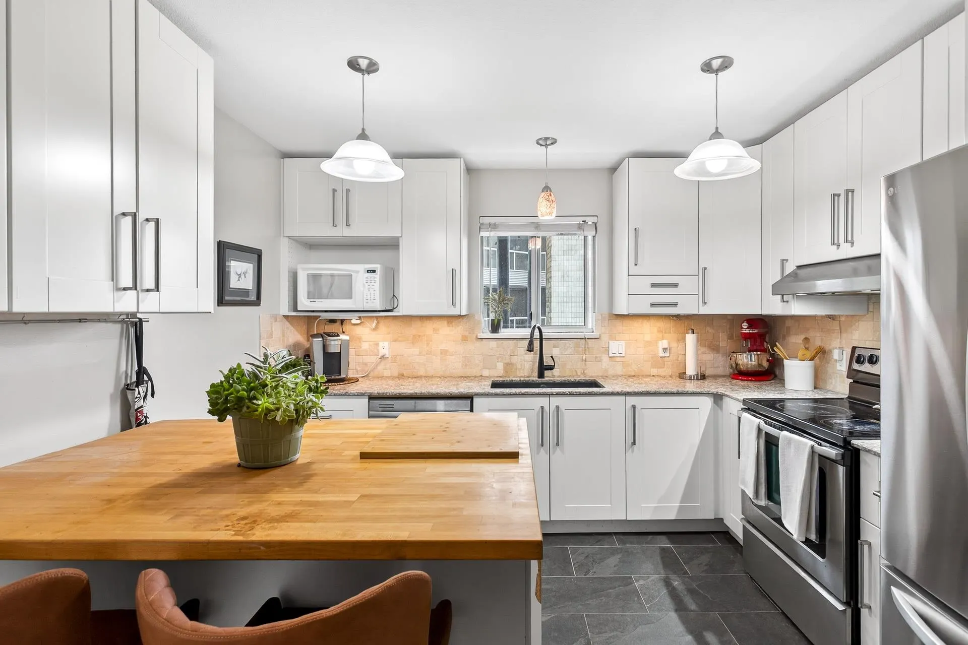 305 2733 Atlin Place