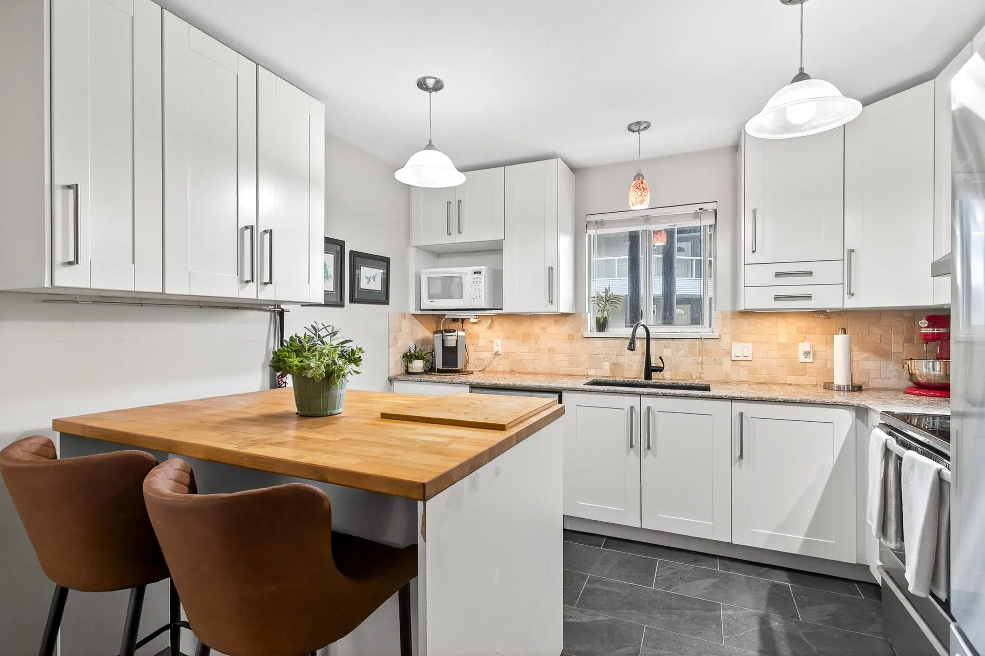 305 2733 Atlin Place