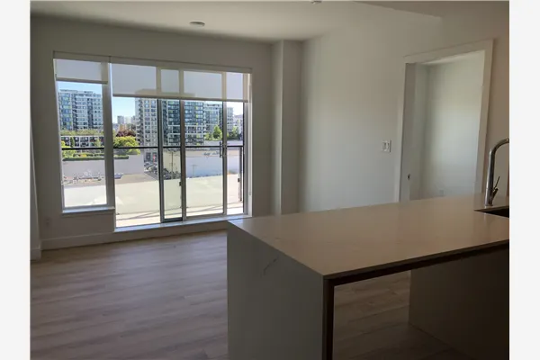 807 7977 Lansdowne Road