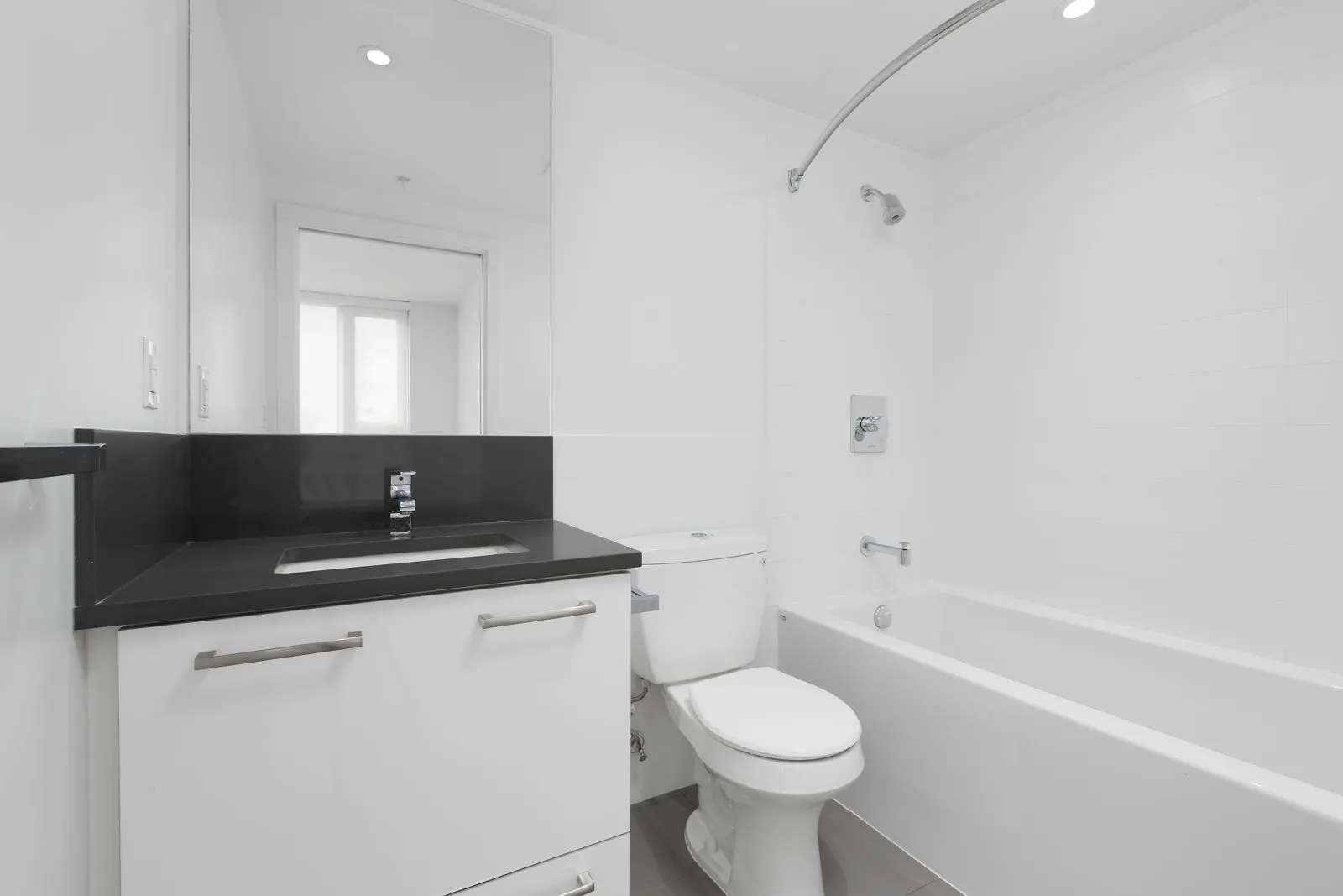 301 933 E Hastings Street