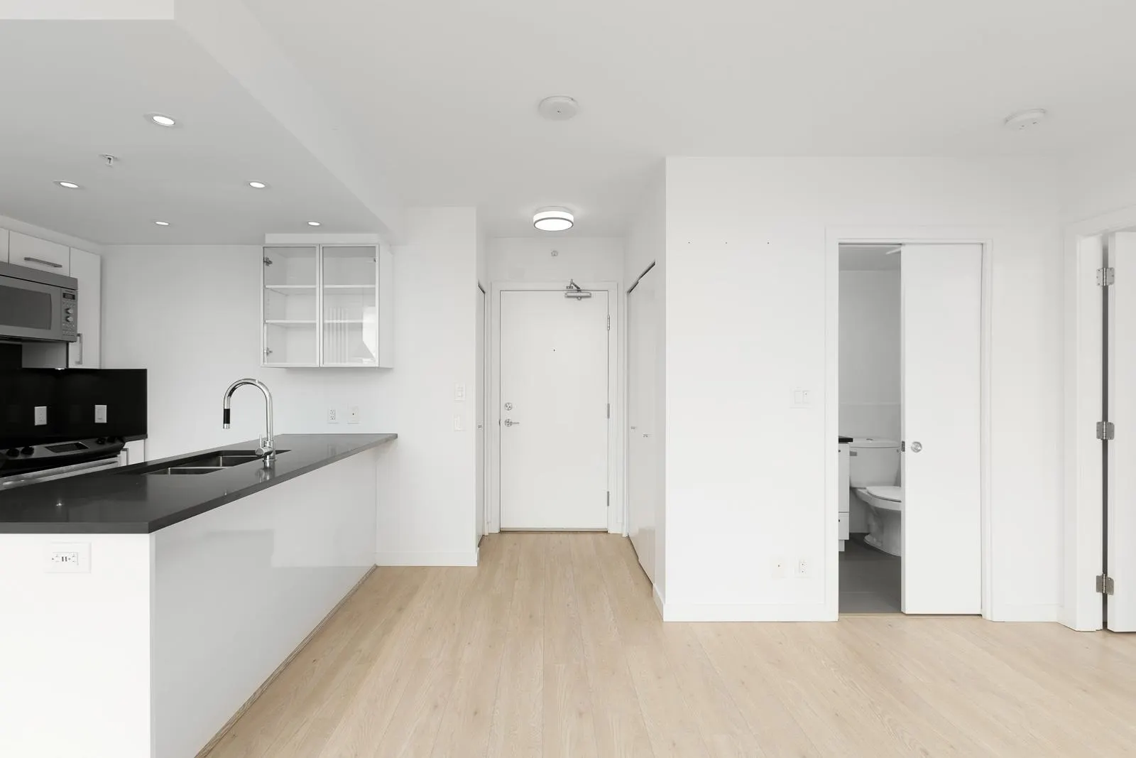 301 933 E Hastings Street