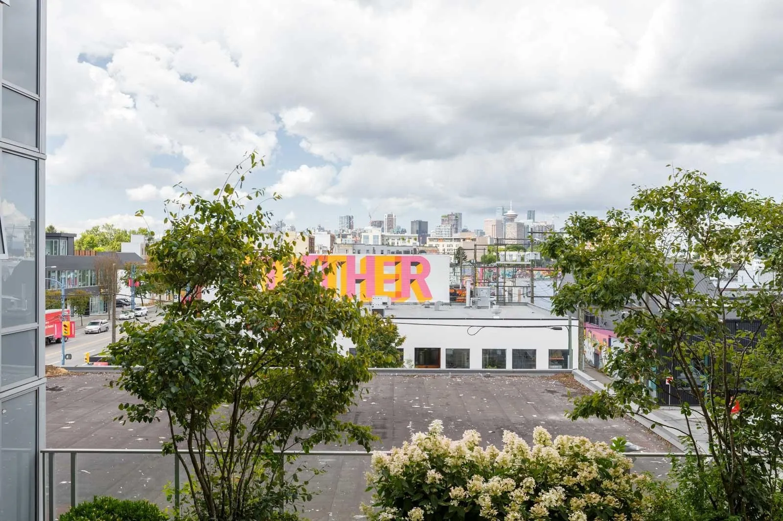 301 933 E Hastings Street