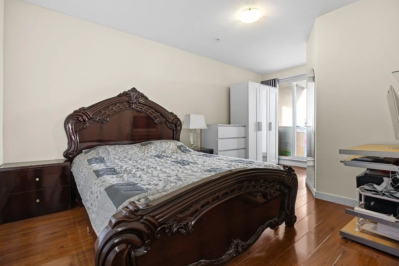 305 2028 E 37th Avenue