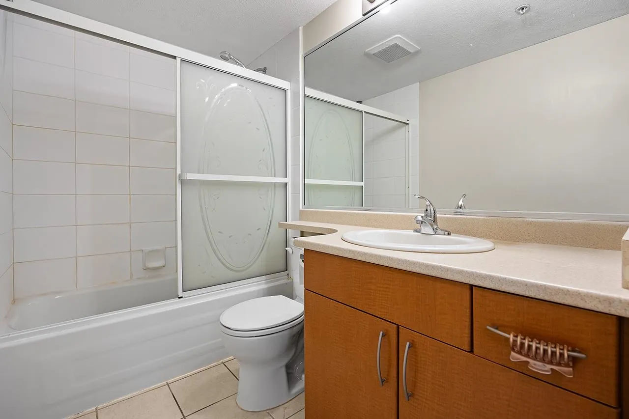 305 2028 E 37th Avenue