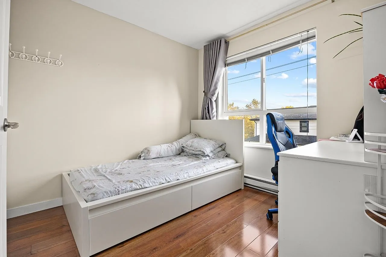 305 2028 E 37th Avenue