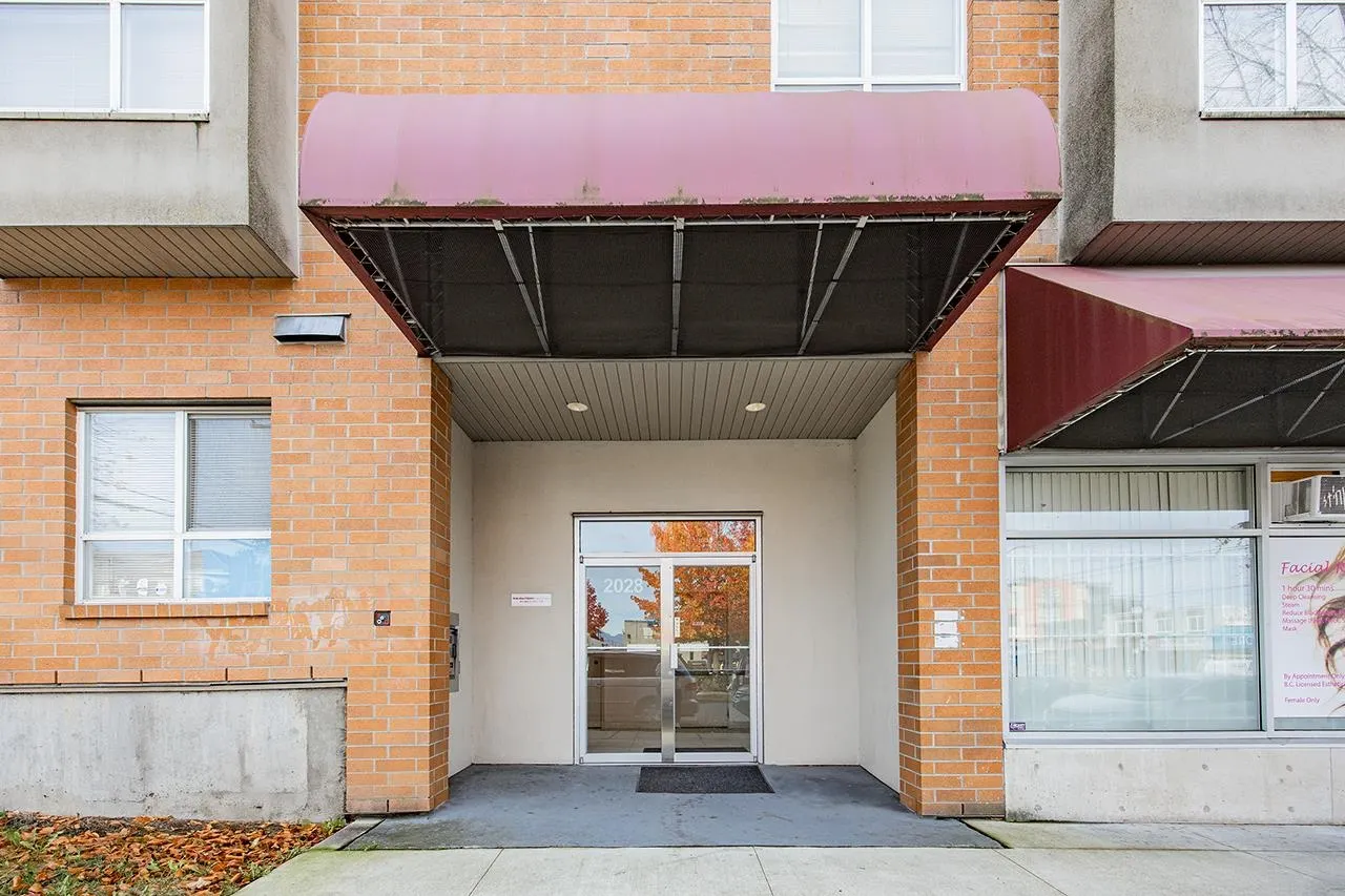 305 2028 E 37th Avenue