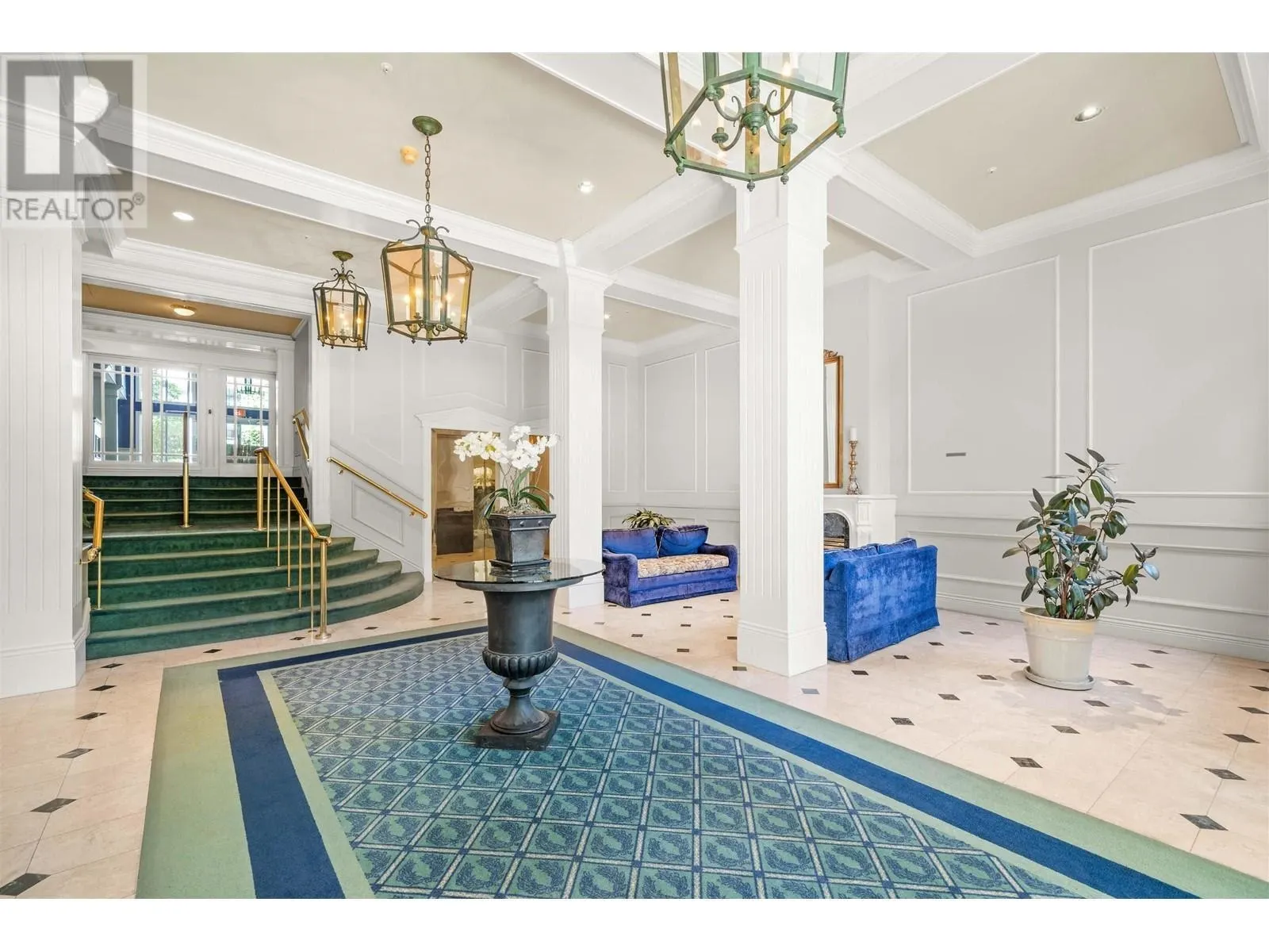 328 5735 Hampton Place