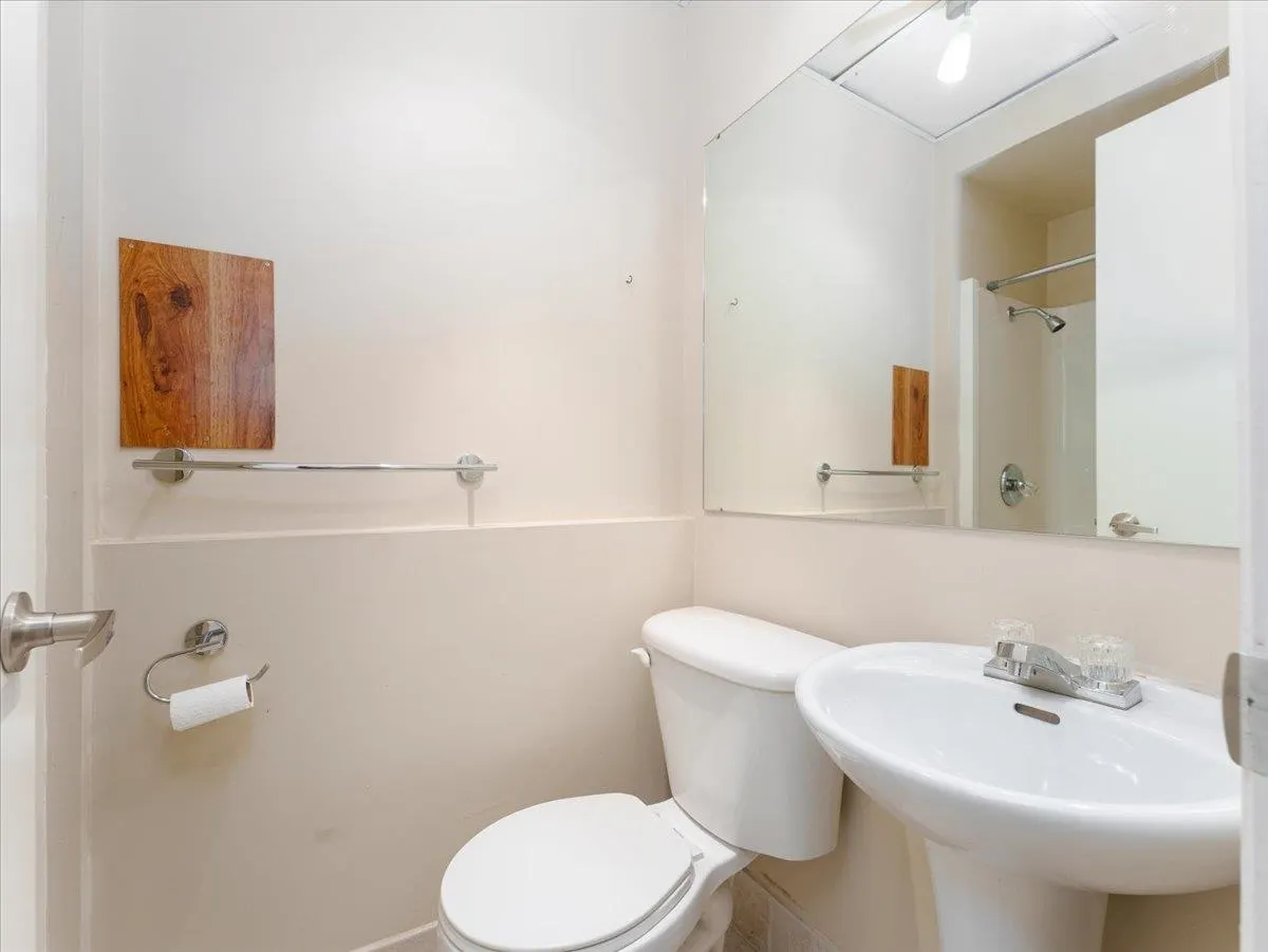 1228 Adderley Street