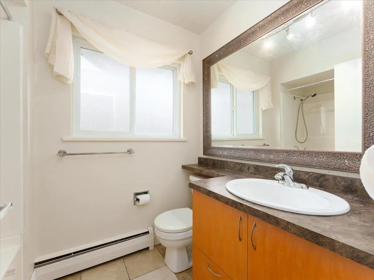 1228 Adderley Street