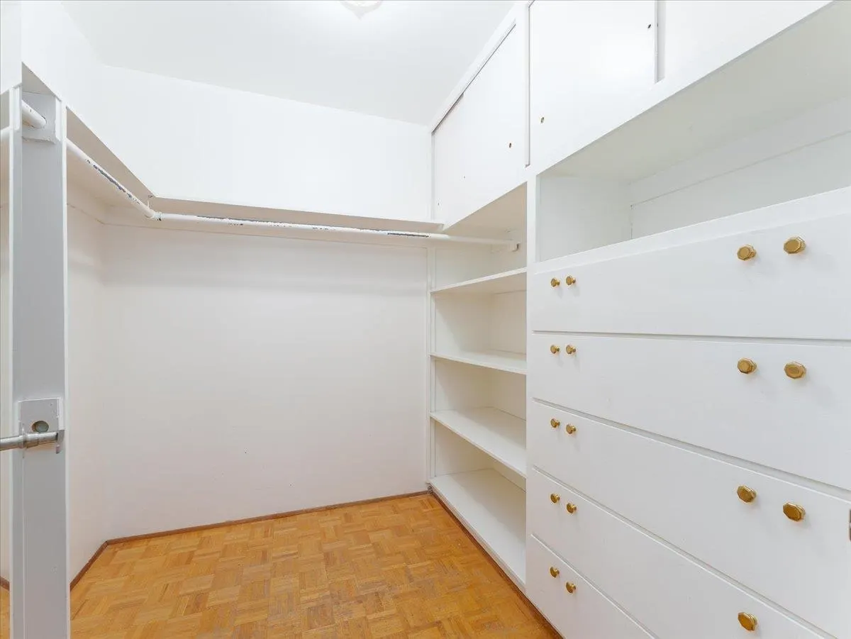 1228 Adderley Street