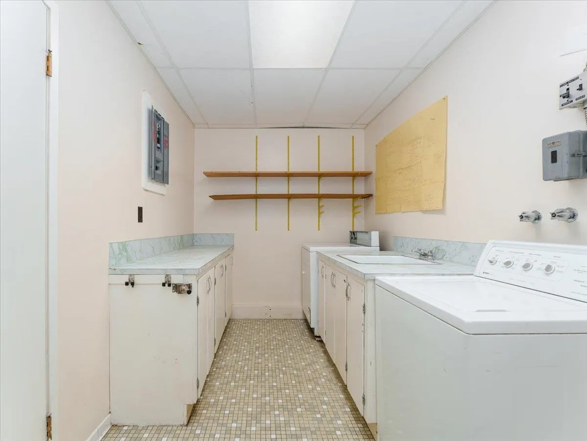 1228 Adderley Street