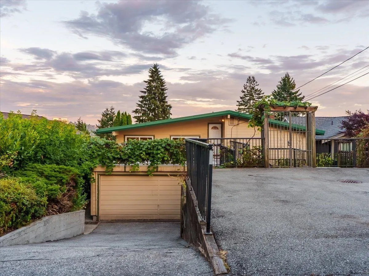 1228 Adderley Street