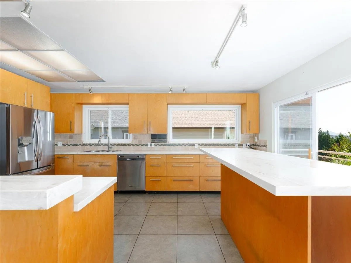 1228 Adderley Street