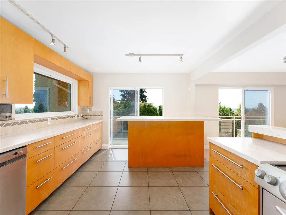 1228 Adderley Street