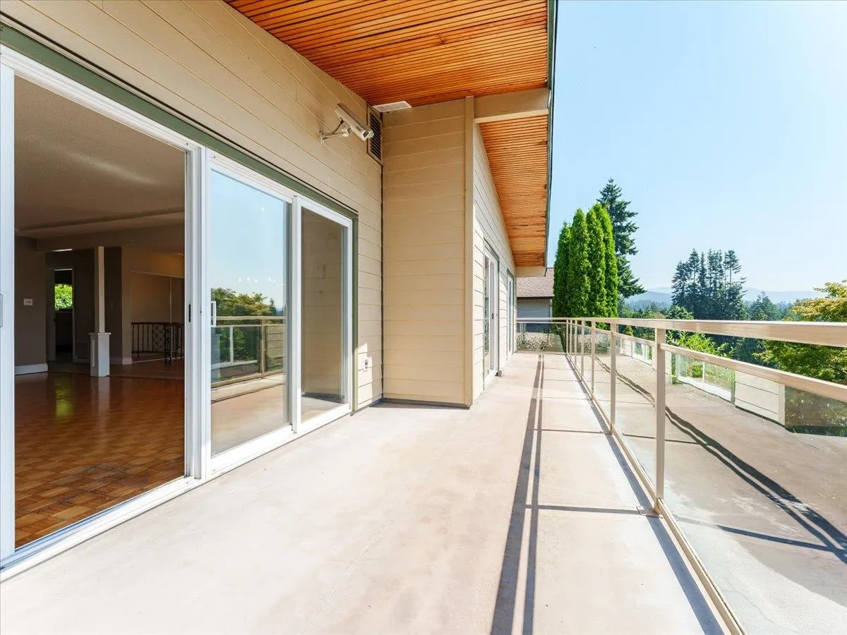 1228 Adderley Street