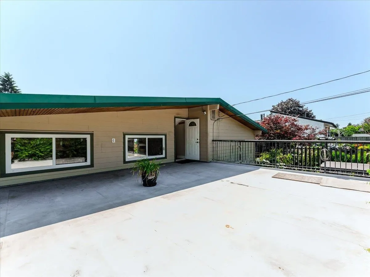 1228 Adderley Street