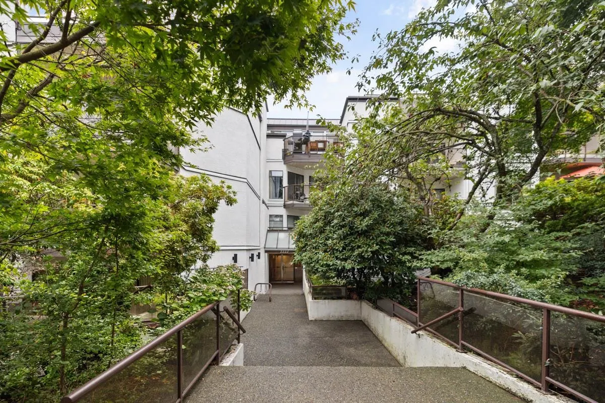 311 2222 Prince Edward Street