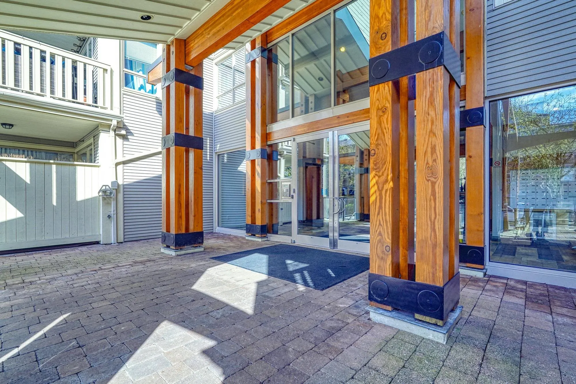 413 801 Klahanie Drive