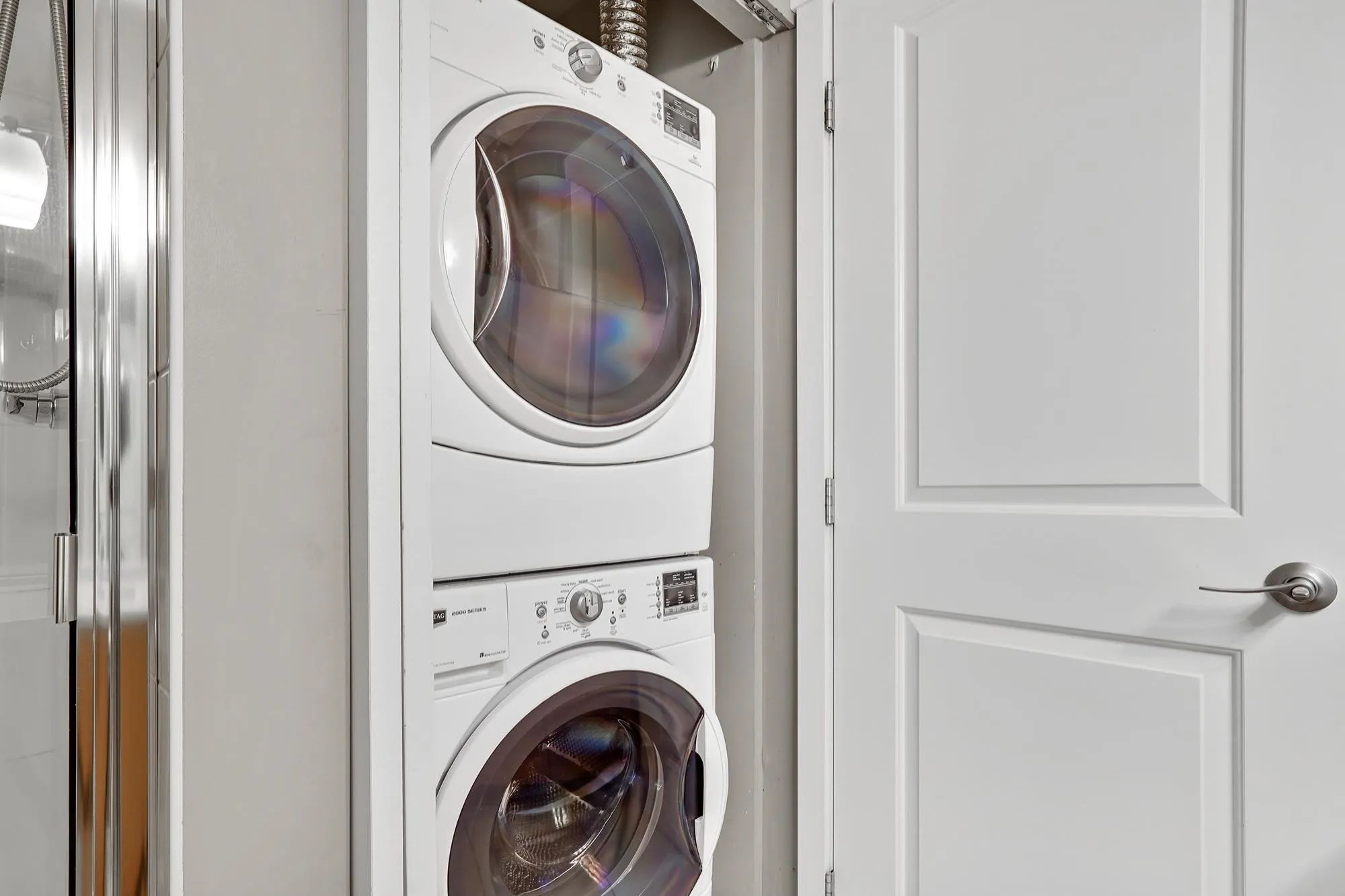 413 801 Klahanie Drive