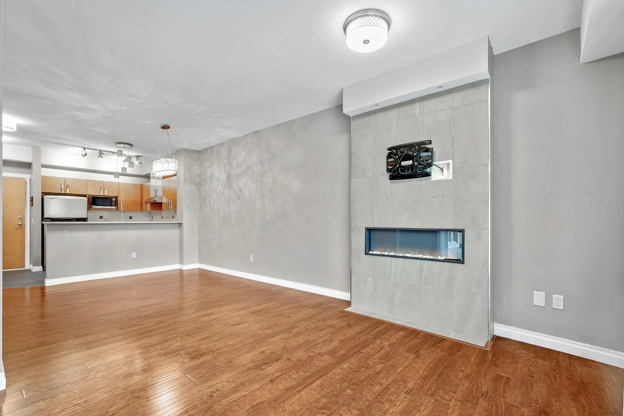 413 801 Klahanie Drive