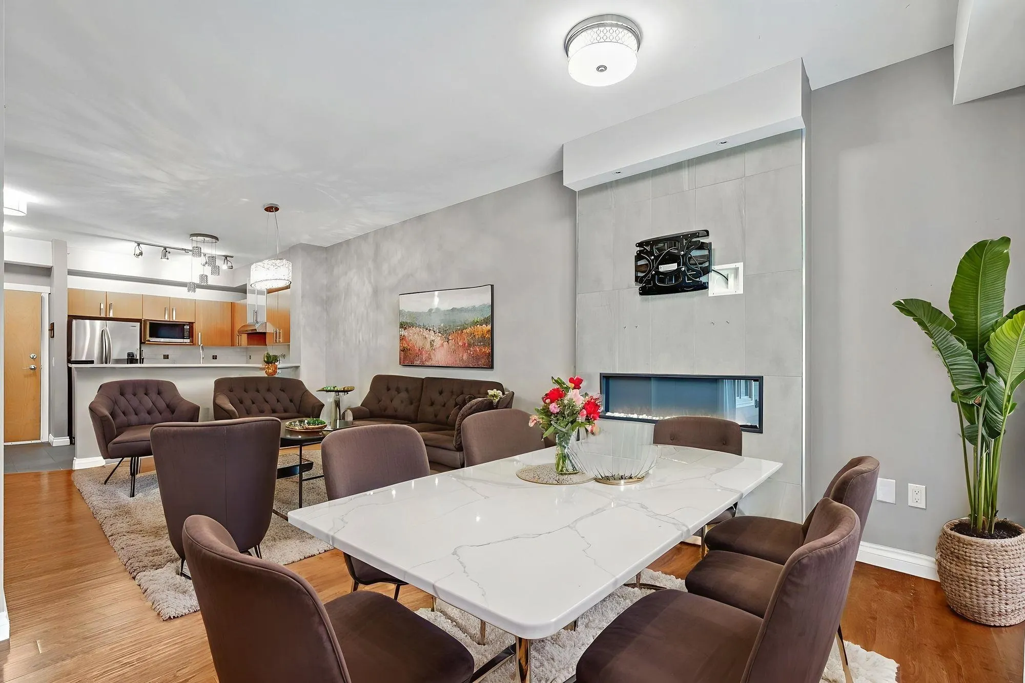 413 801 Klahanie Drive