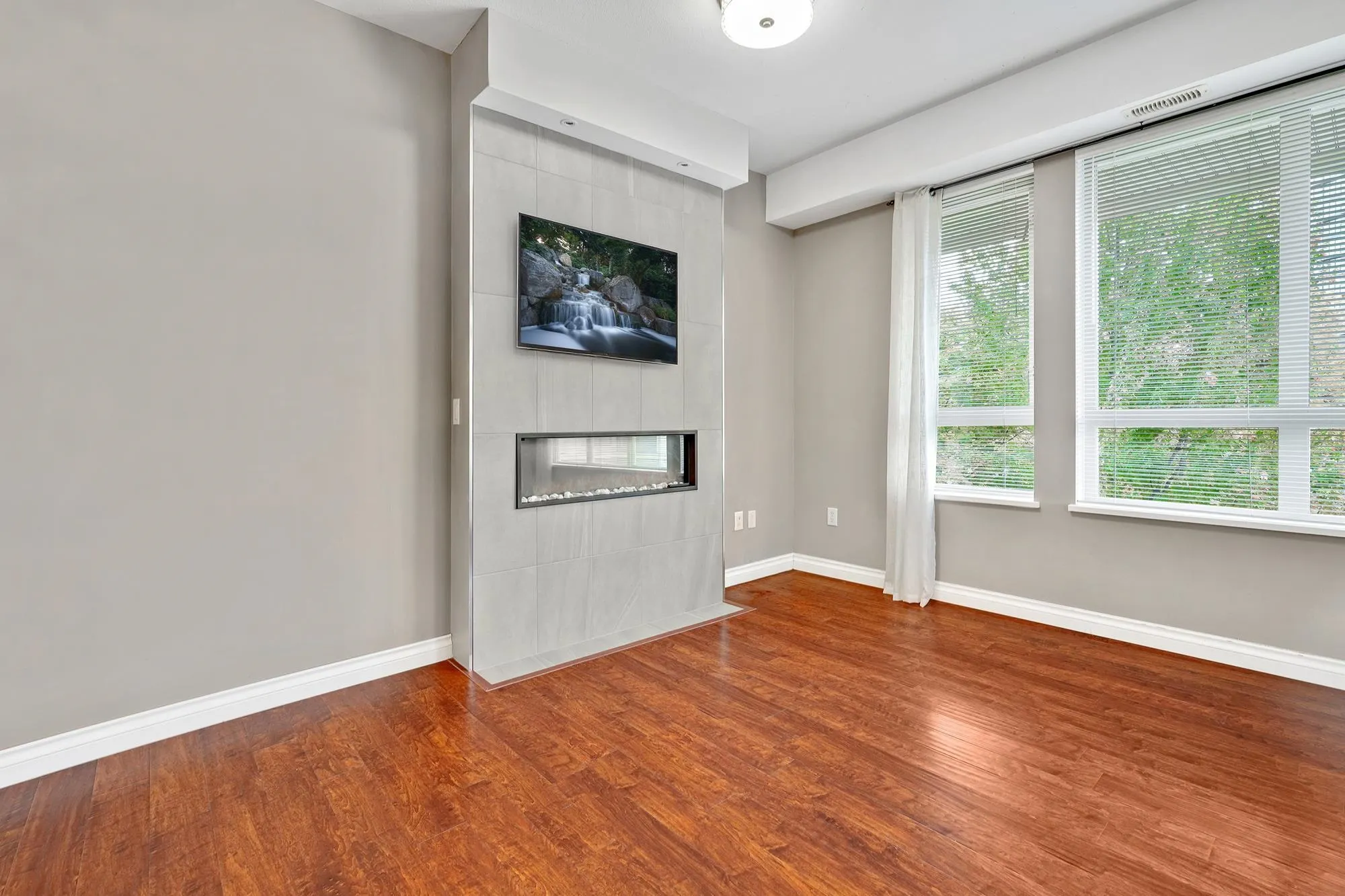 413 801 Klahanie Drive