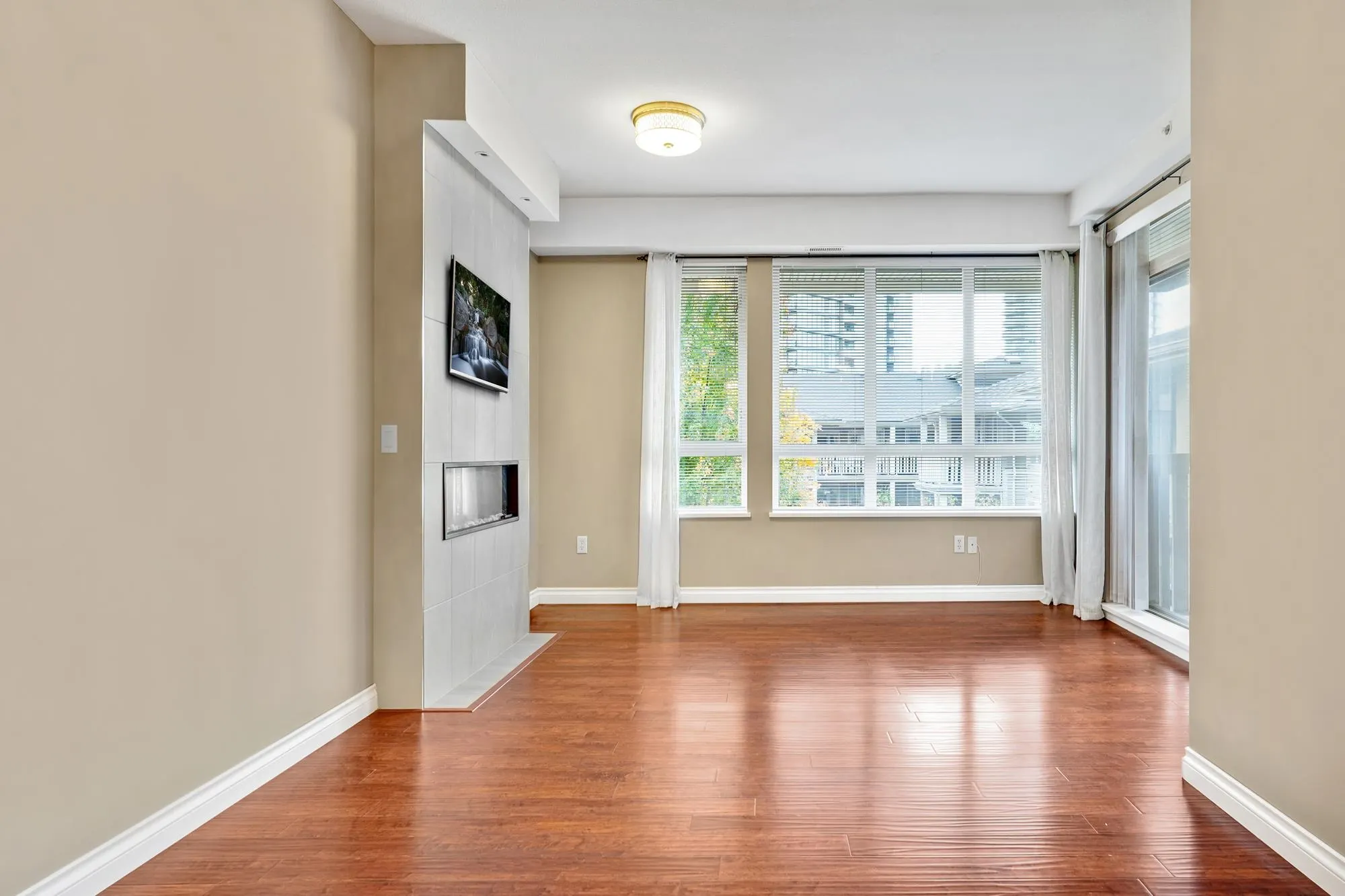 413 801 Klahanie Drive