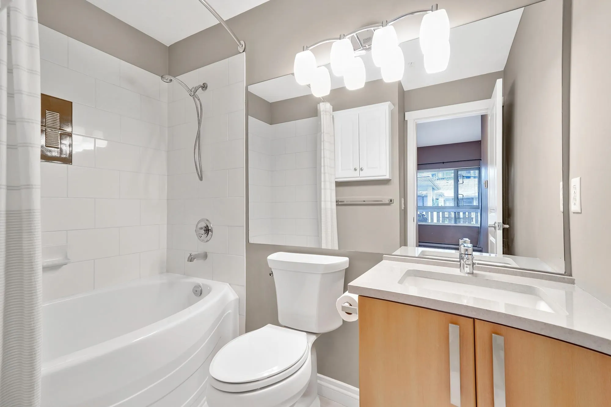 413 801 Klahanie Drive