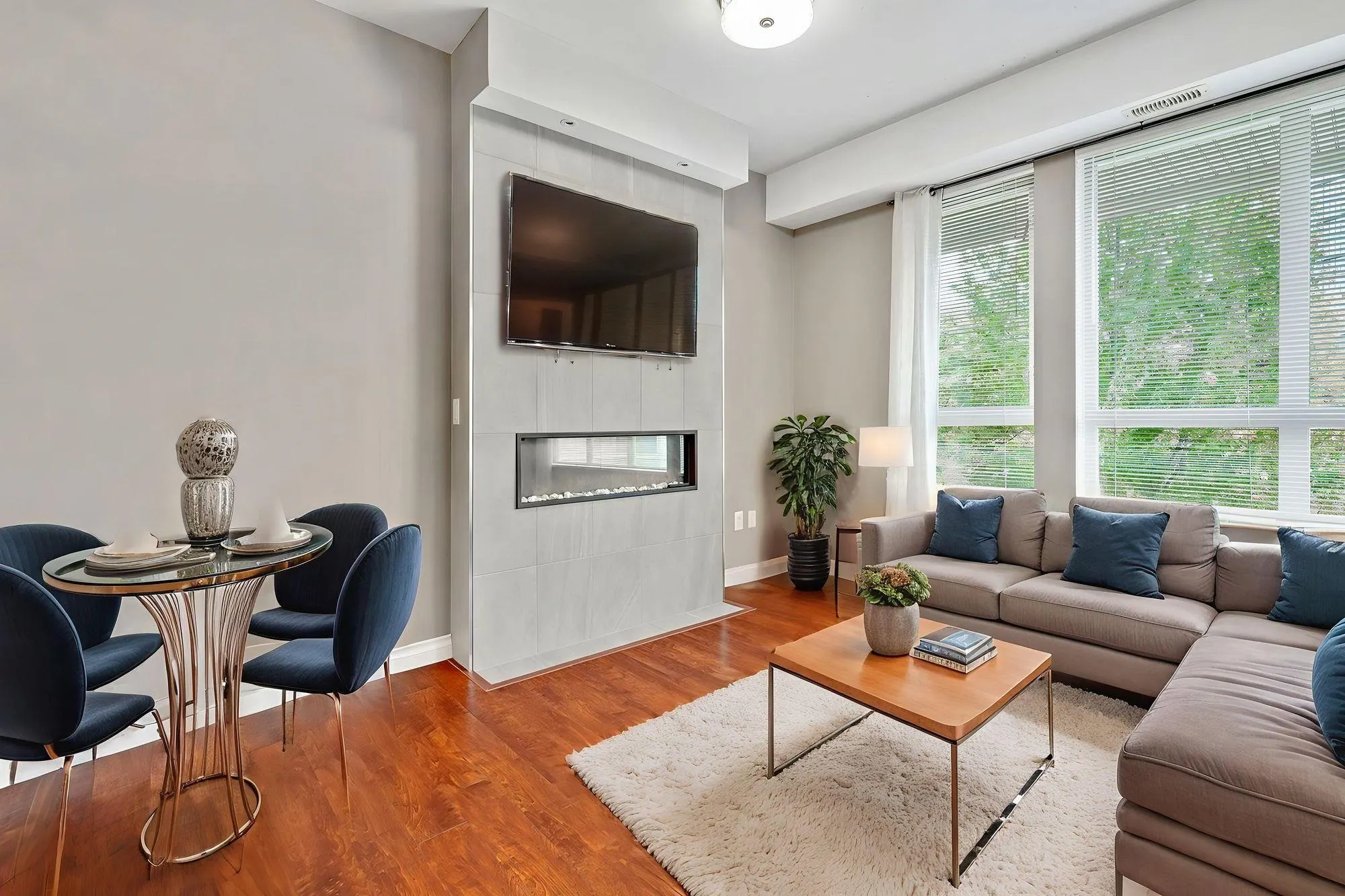 413 801 Klahanie Drive